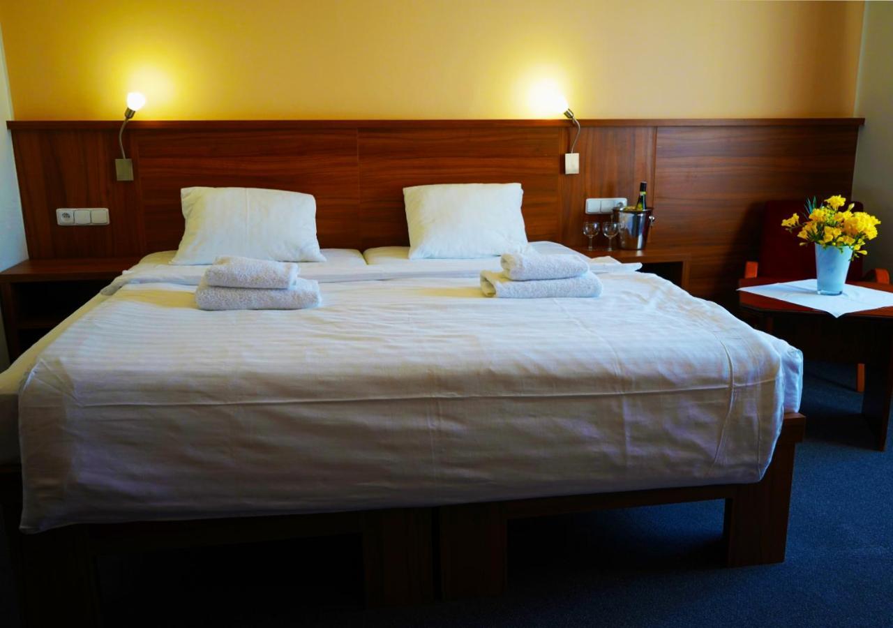 Zlín Hotel Baltaci U Nahonu מראה חיצוני תמונה
