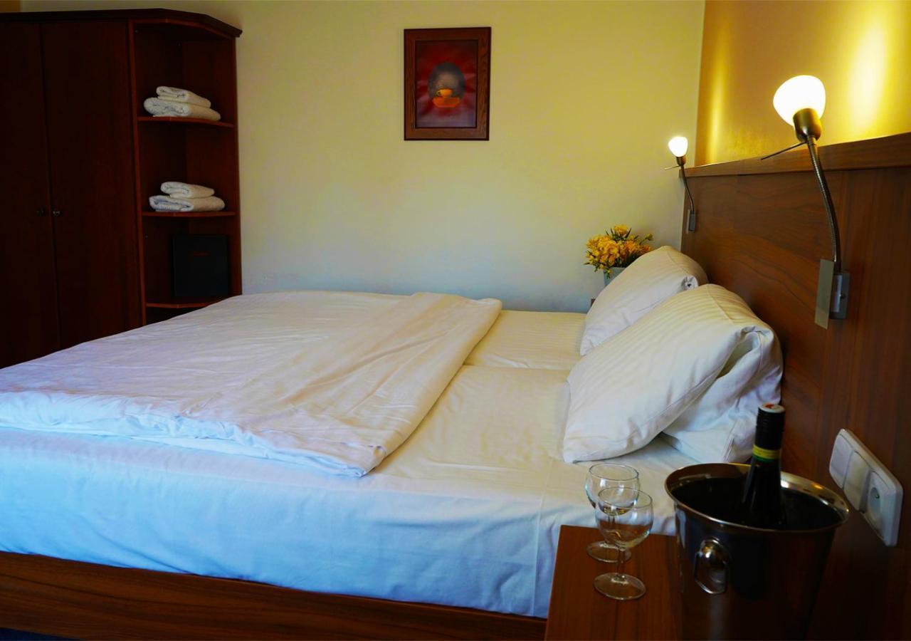 Zlín Hotel Baltaci U Nahonu מראה חיצוני תמונה