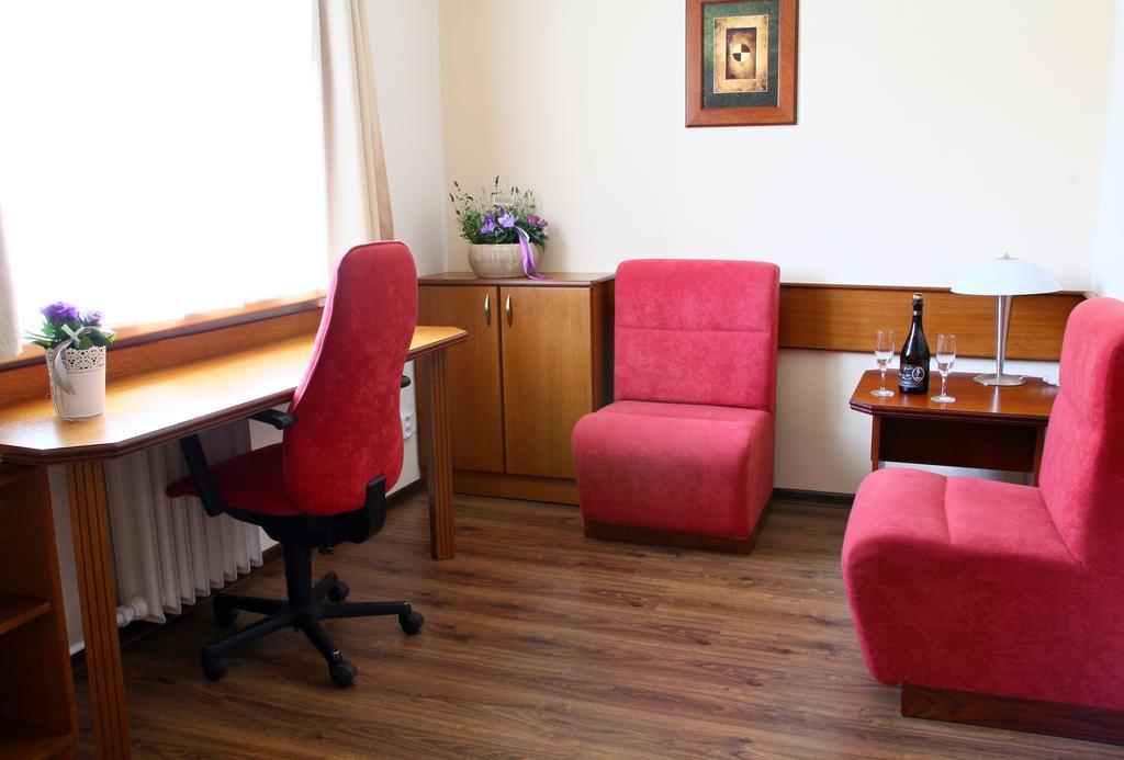 Zlín Hotel Baltaci U Nahonu מראה חיצוני תמונה