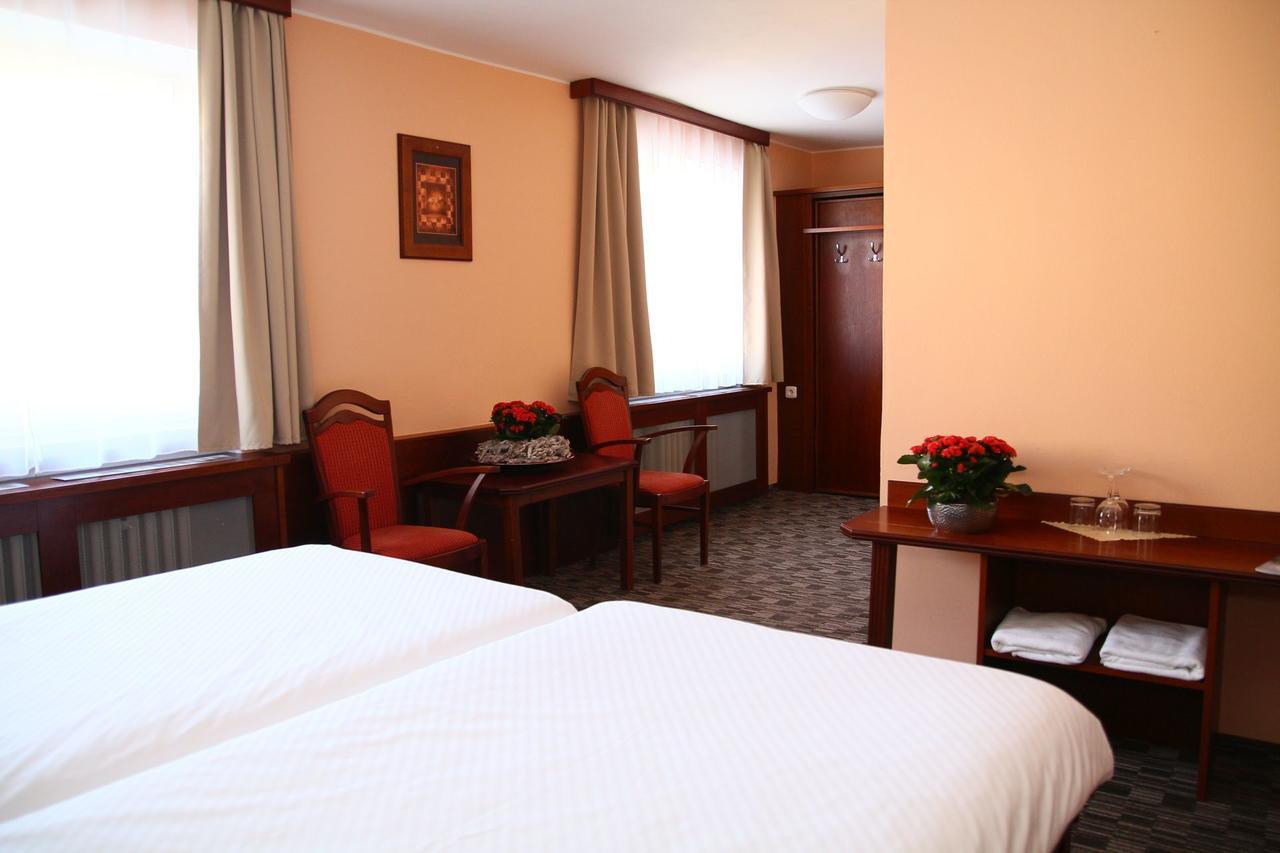 Zlín Hotel Baltaci U Nahonu מראה חיצוני תמונה