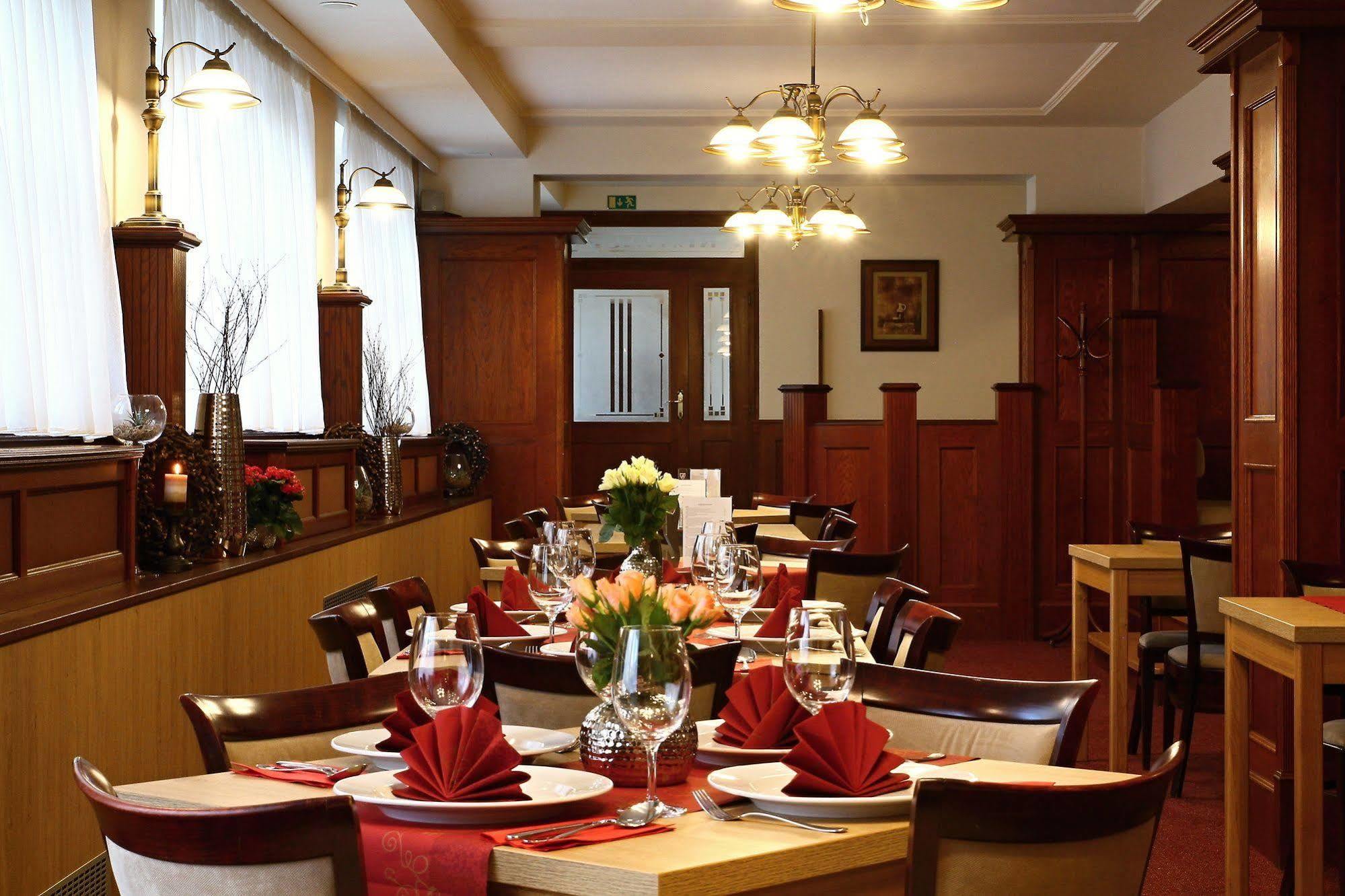Zlín Hotel Baltaci U Nahonu מראה חיצוני תמונה