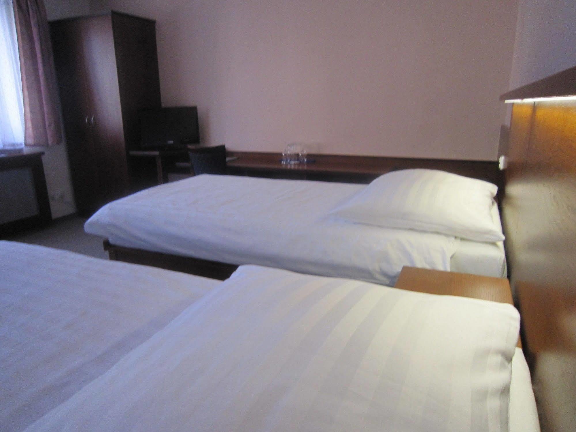 Zlín Hotel Baltaci U Nahonu מראה חיצוני תמונה