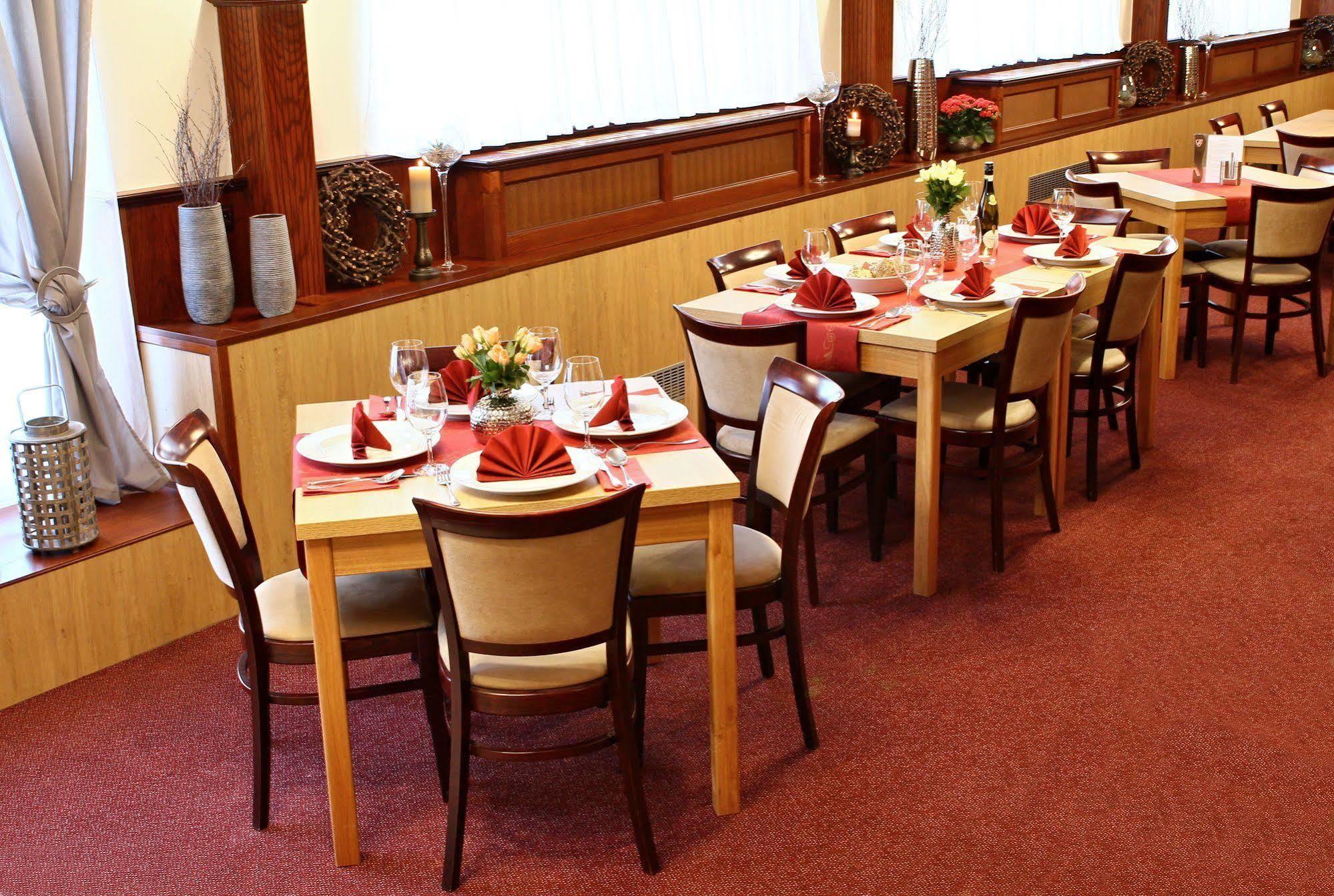 Zlín Hotel Baltaci U Nahonu מראה חיצוני תמונה